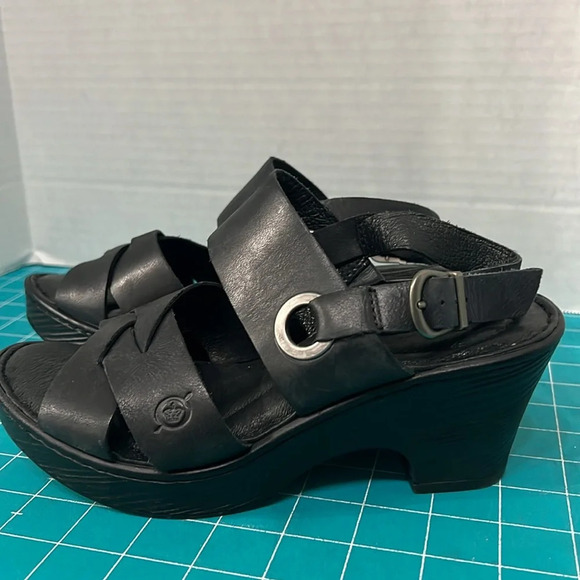 Born Blk Leather Ankle Strap heeled sandals - Picture 2 of 6